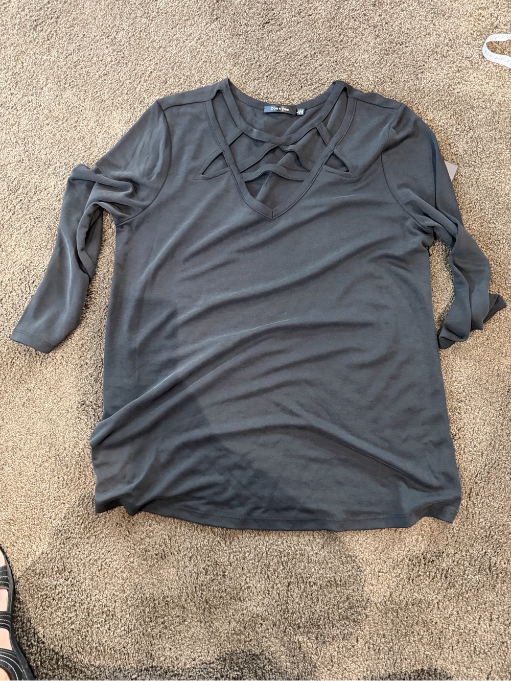 Doe & Rae black Crisscross V-Neck Long Sleeve Top Sz lg
